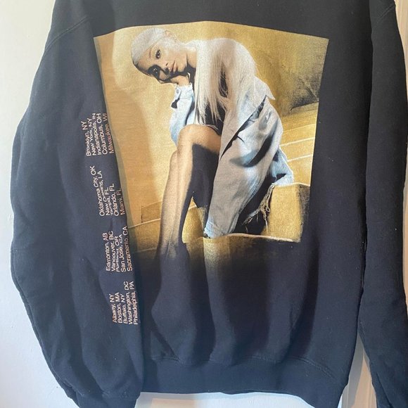 Ariana Grande Sweetener World Tour Crewneck - Picture 1 of 3